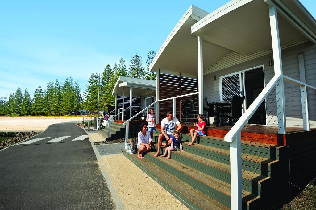 Nrma Stockton Beach Holiday Park Hotel Ruang foto