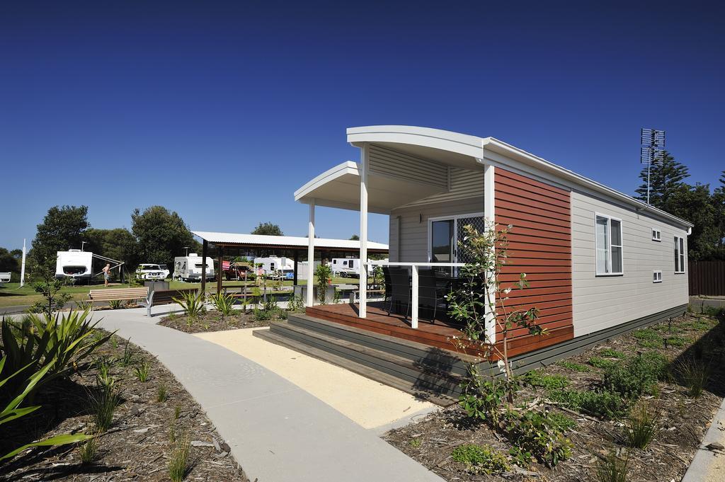 Nrma Stockton Beach Holiday Park Hotel Ruang foto