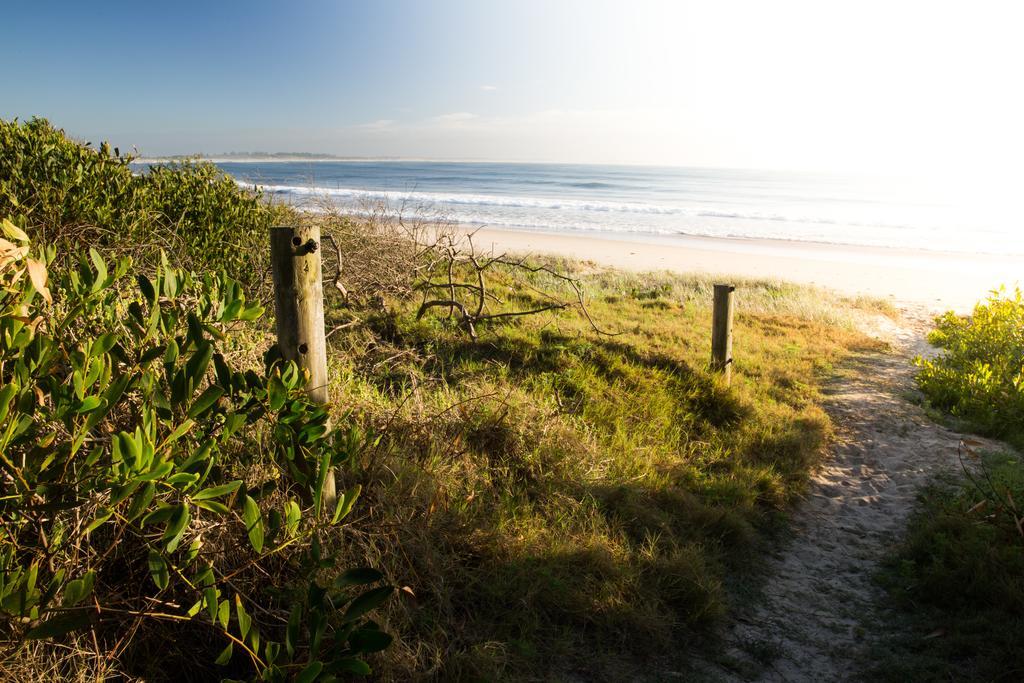 Nrma Stockton Beach Holiday Park Hotel Bagian luar foto