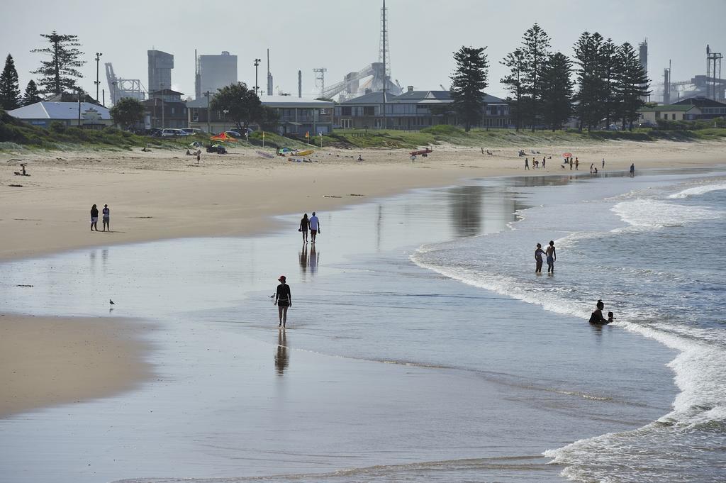 Nrma Stockton Beach Holiday Park Hotel Bagian luar foto