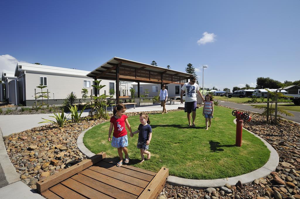 Nrma Stockton Beach Holiday Park Hotel Bagian luar foto