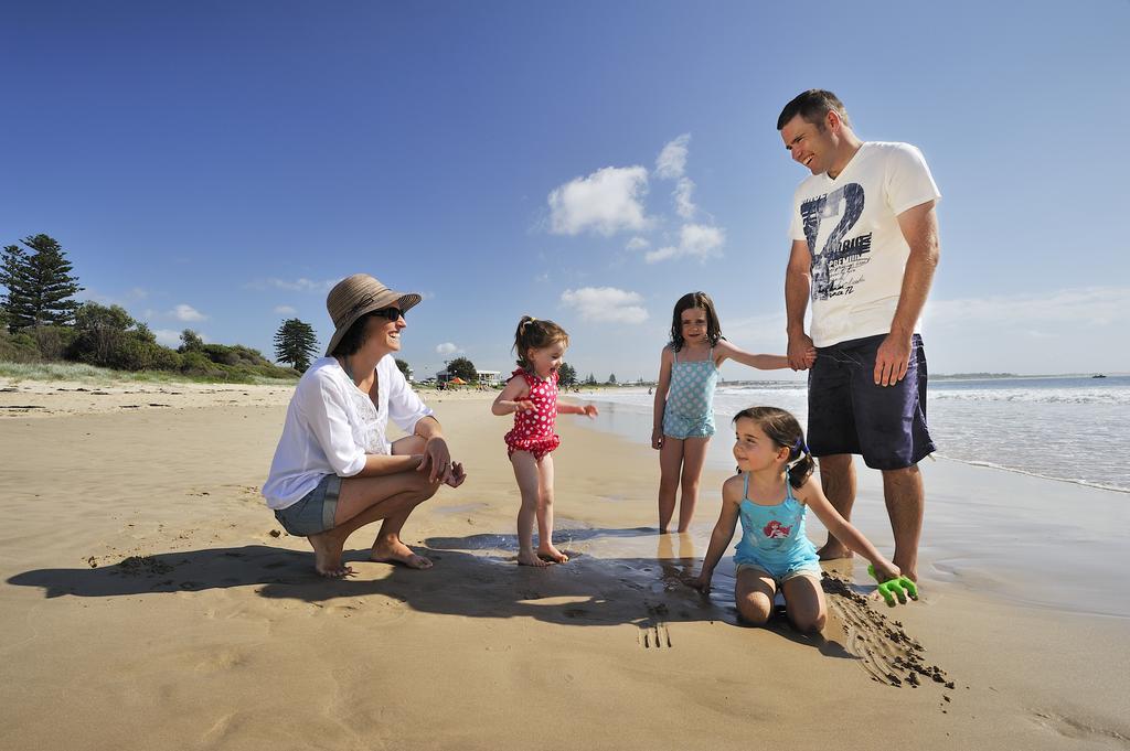 Nrma Stockton Beach Holiday Park Hotel Bagian luar foto