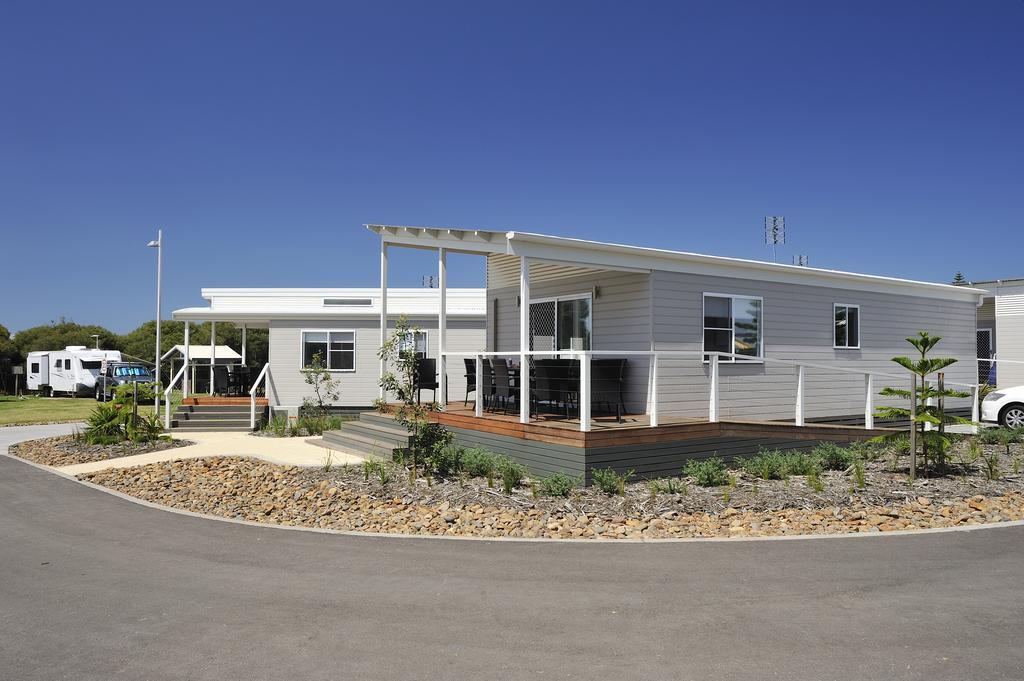 Nrma Stockton Beach Holiday Park Hotel Bagian luar foto