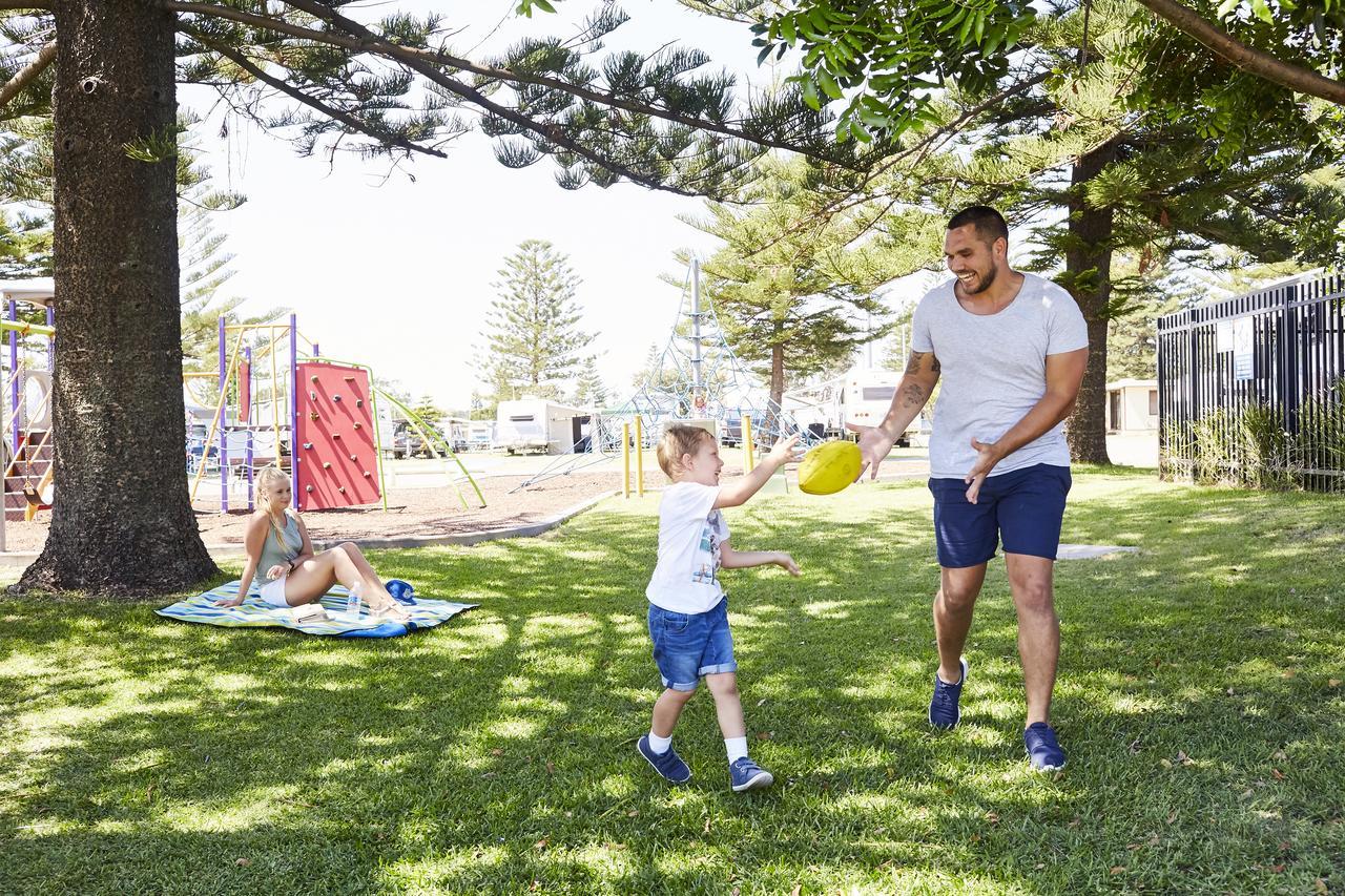 Nrma Stockton Beach Holiday Park Hotel Bagian luar foto